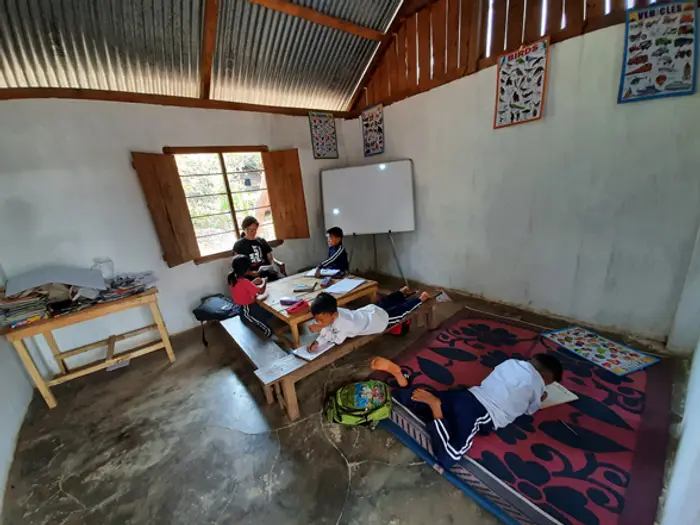 An early-years classroom with mats, low tables and learning charts, Educere Learning Center